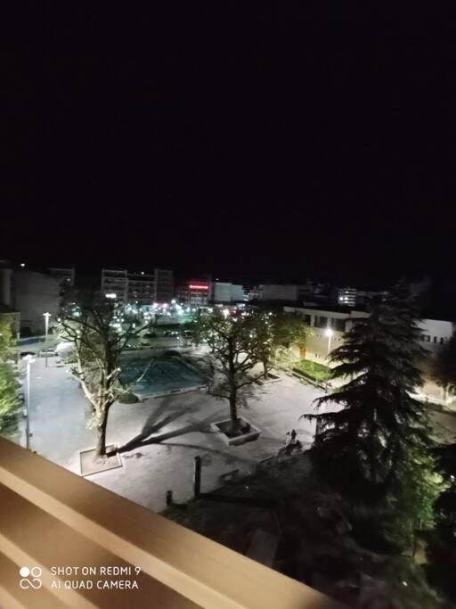 Apartamento Λάρισα Διαμέρισμα Με Θέα Πλατεία Στο Κέντρο Της Πόλης Exterior foto